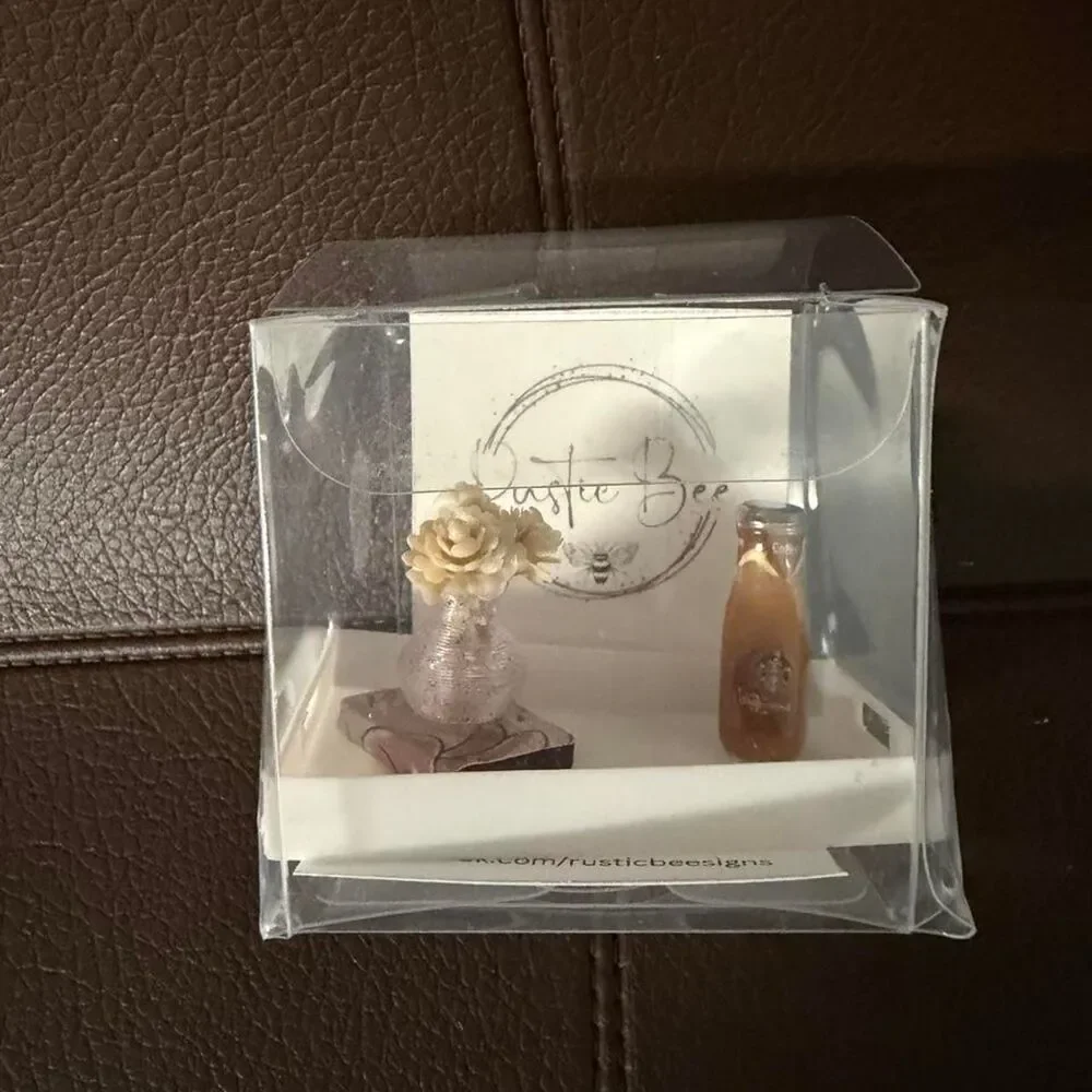 miniature dollhouse accessories